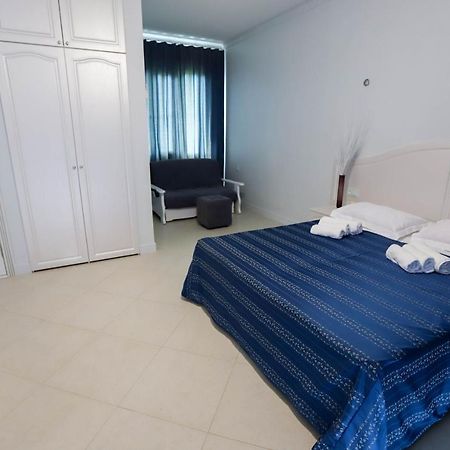 Hometel 4 FRIENDS Gagra Buitenkant foto