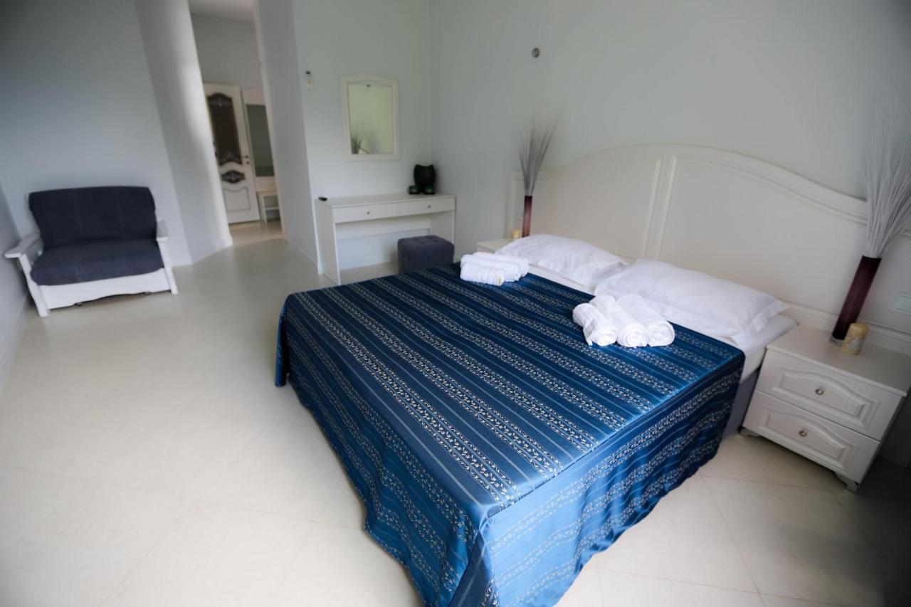 Hometel 4 FRIENDS Gagra Buitenkant foto