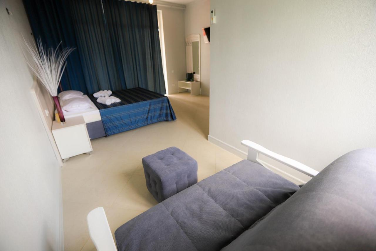 Hometel 4 FRIENDS Gagra Buitenkant foto