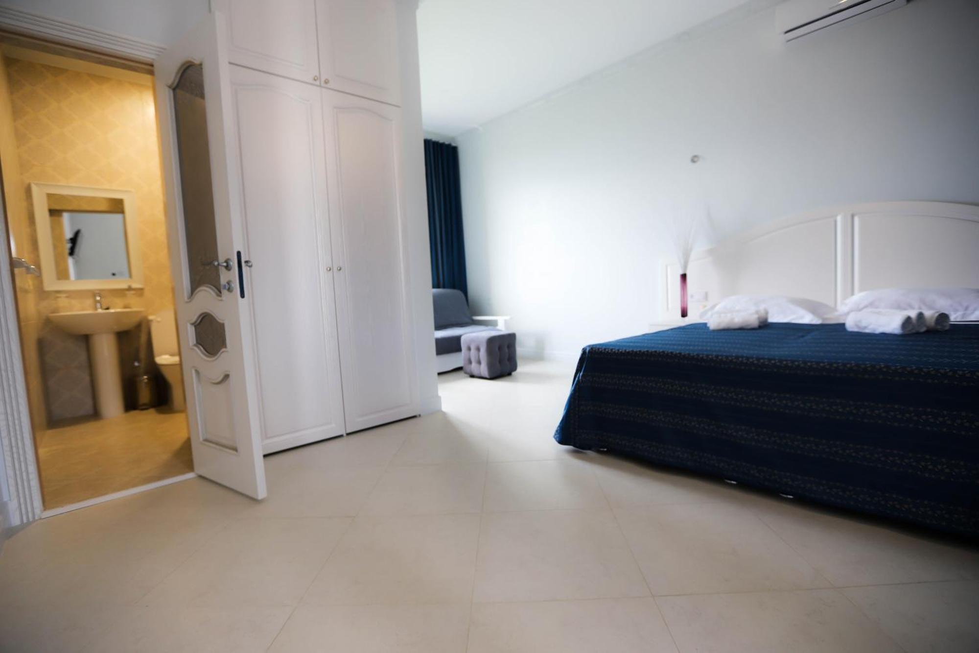Hometel 4 FRIENDS Gagra Buitenkant foto