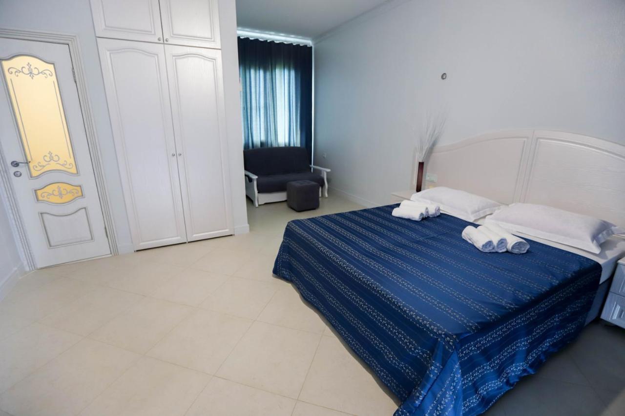 Hometel 4 FRIENDS Gagra Buitenkant foto
