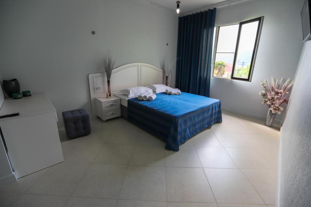 Hometel 4 FRIENDS Gagra Buitenkant foto