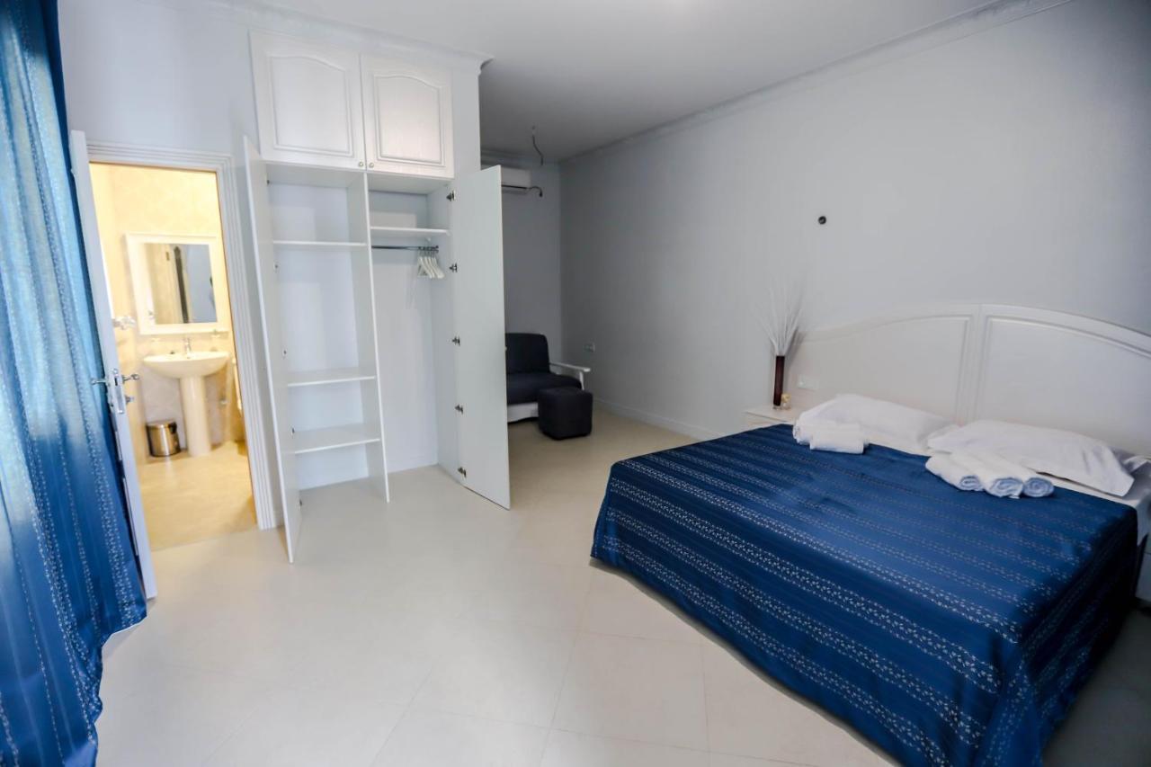Hometel 4 FRIENDS Gagra Buitenkant foto