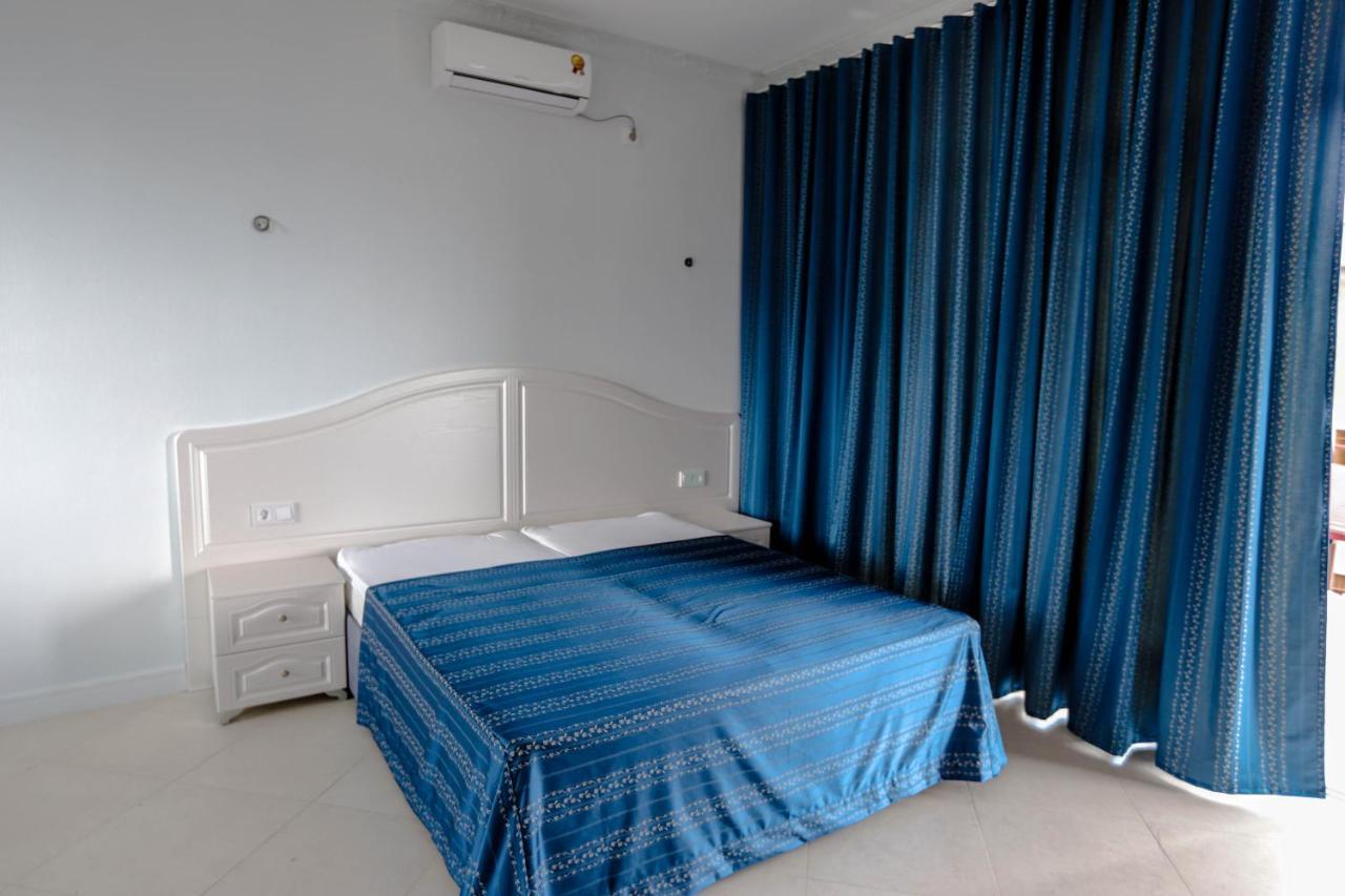 Hometel 4 FRIENDS Gagra Buitenkant foto
