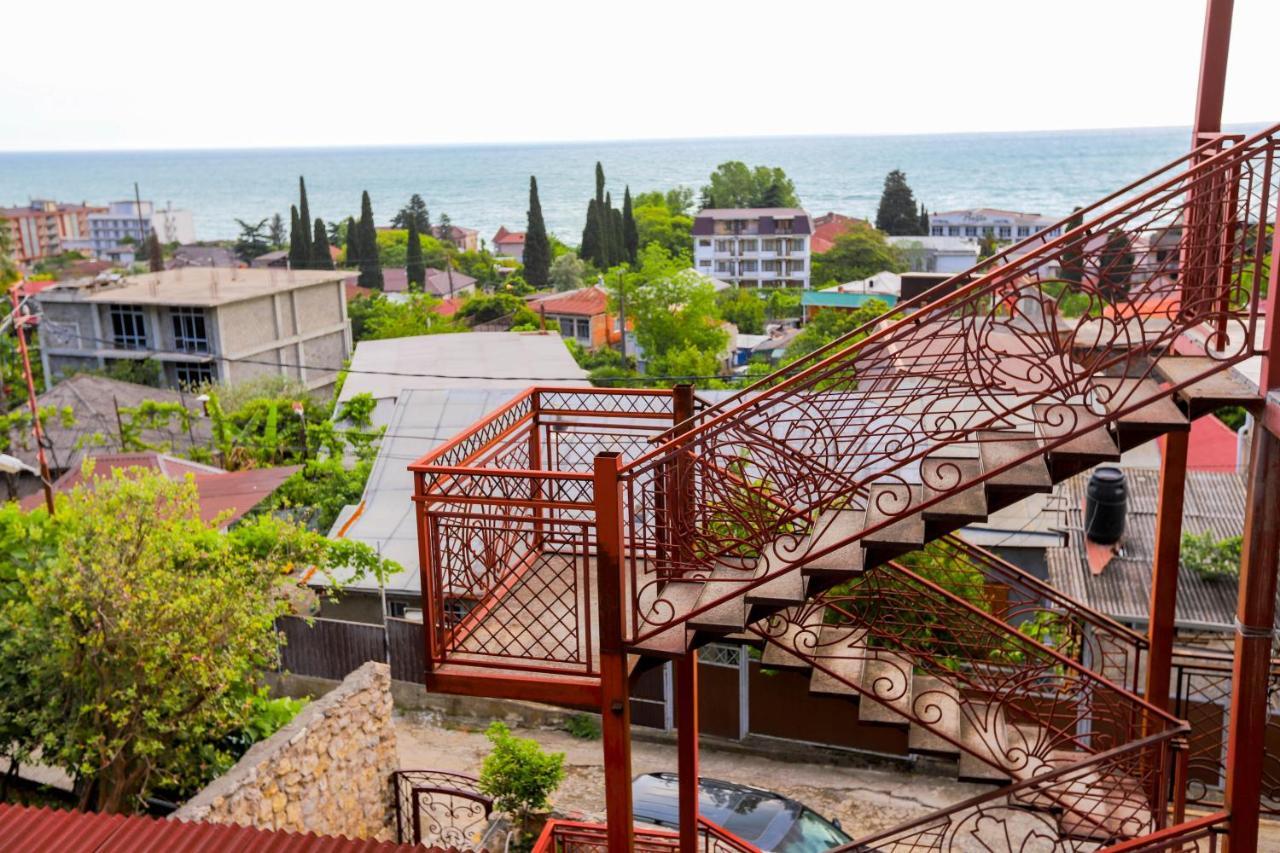 Hometel 4 FRIENDS Gagra Buitenkant foto
