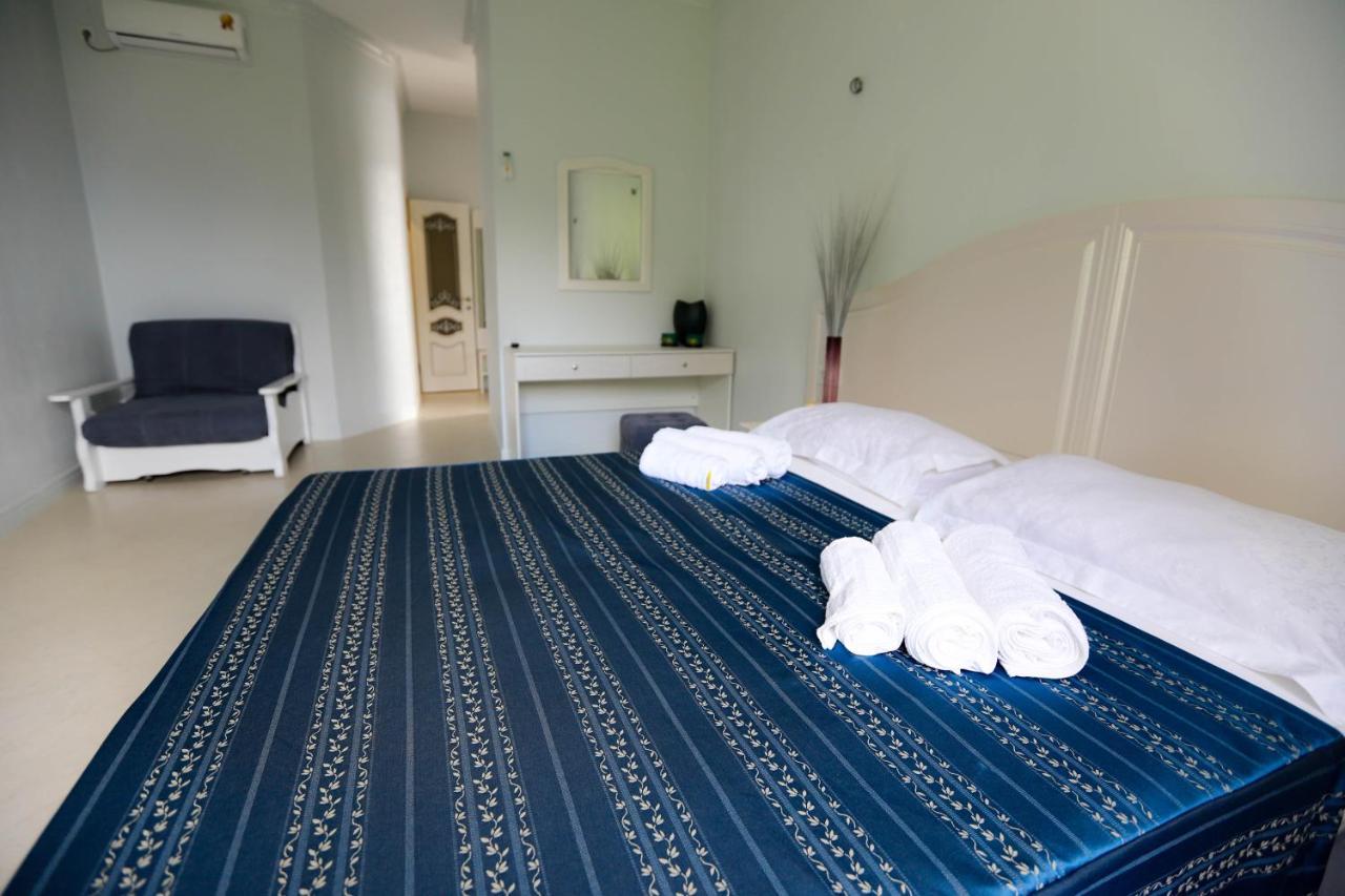 Hometel 4 FRIENDS Gagra Buitenkant foto