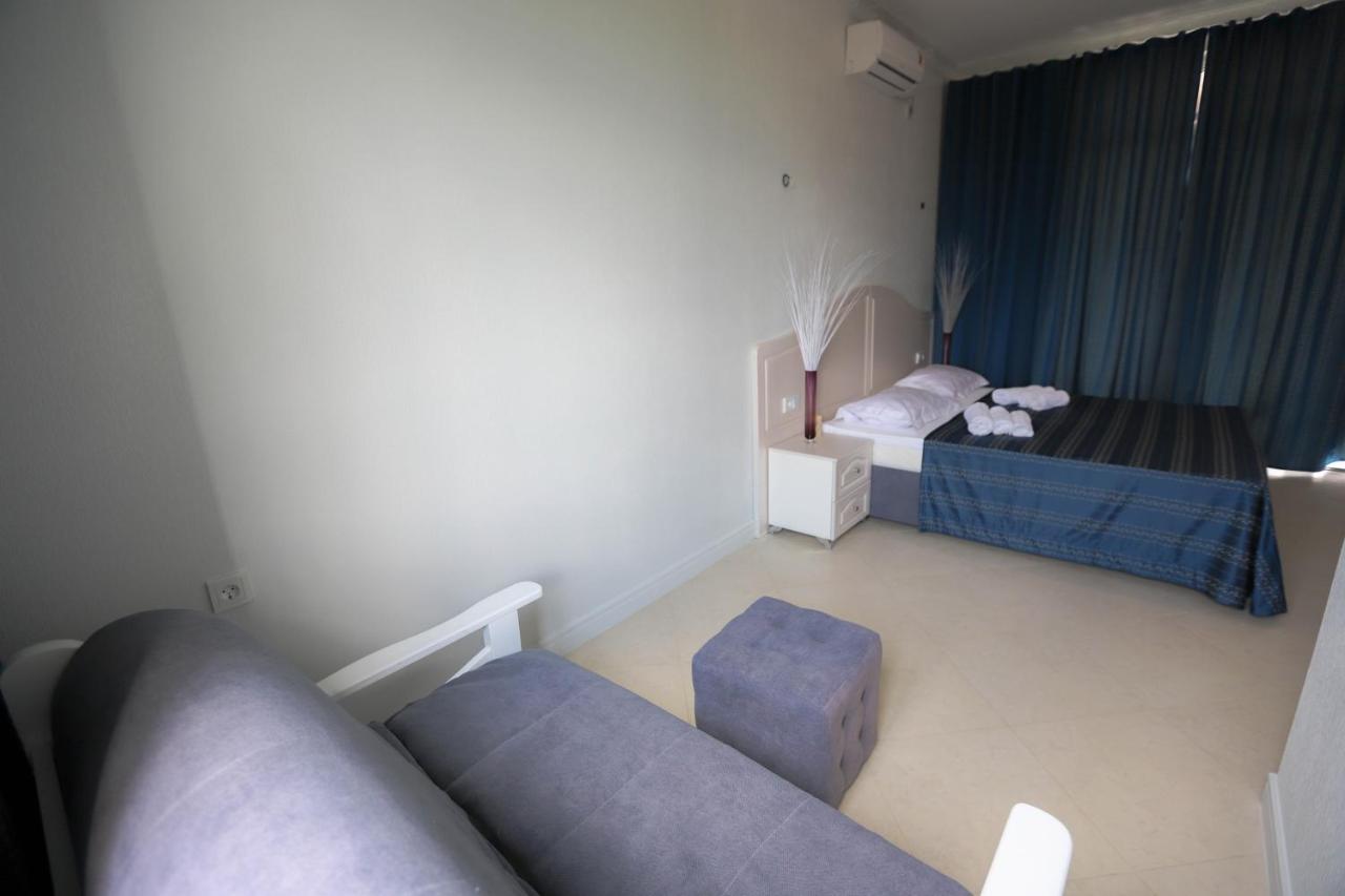 Hometel 4 FRIENDS Gagra Buitenkant foto