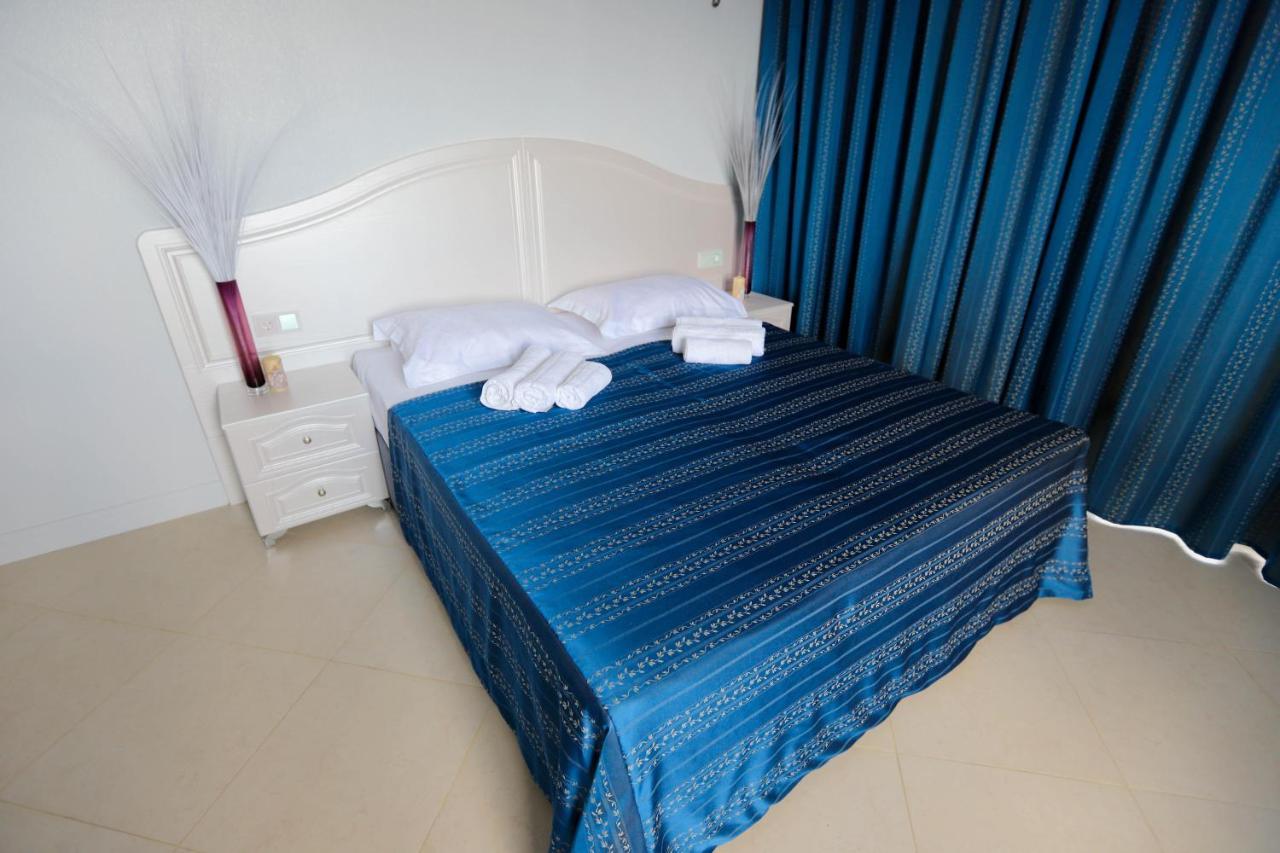 Hometel 4 FRIENDS Gagra Buitenkant foto
