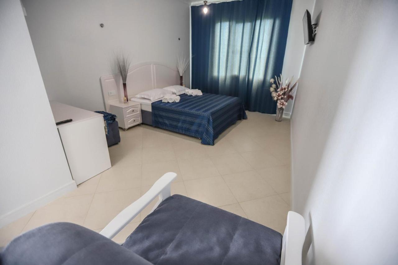 Hometel 4 FRIENDS Gagra Buitenkant foto