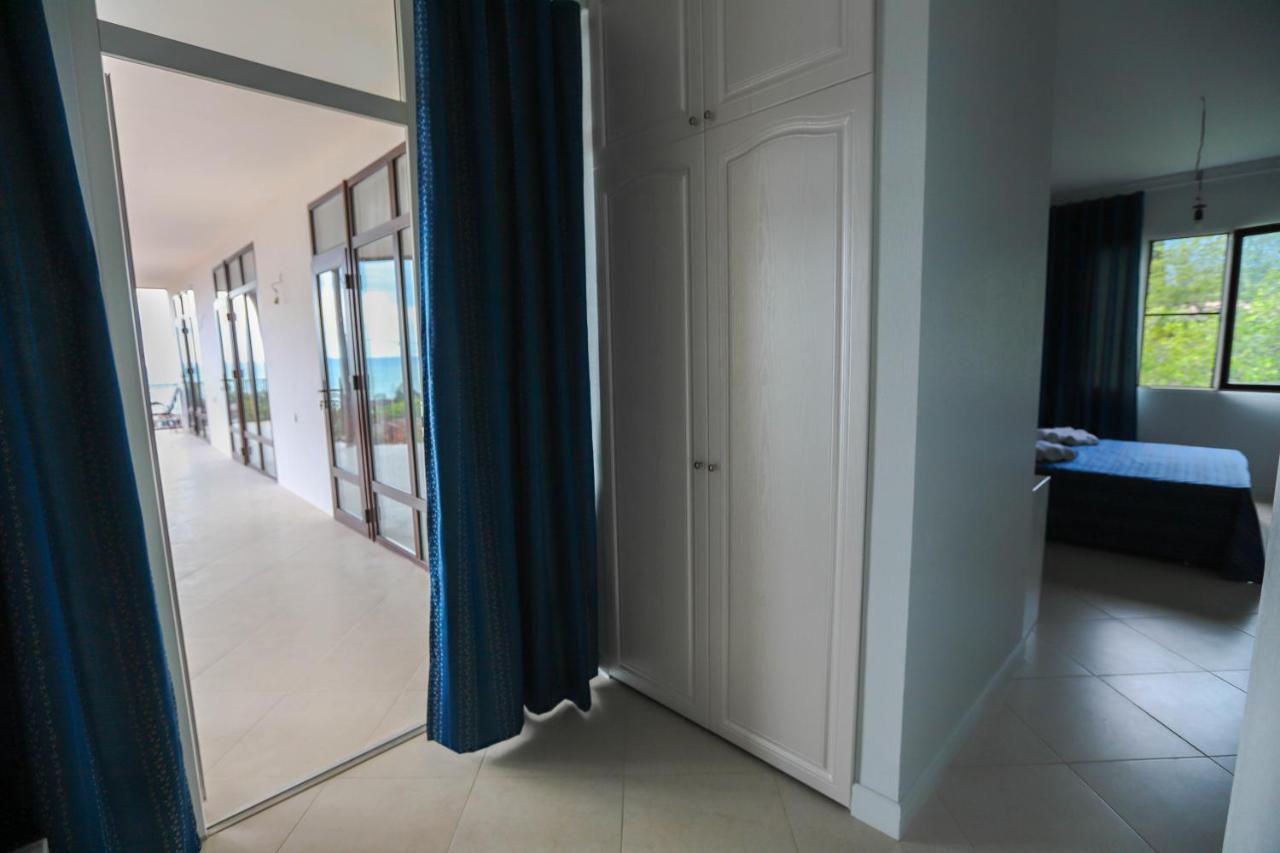 Hometel 4 FRIENDS Gagra Buitenkant foto